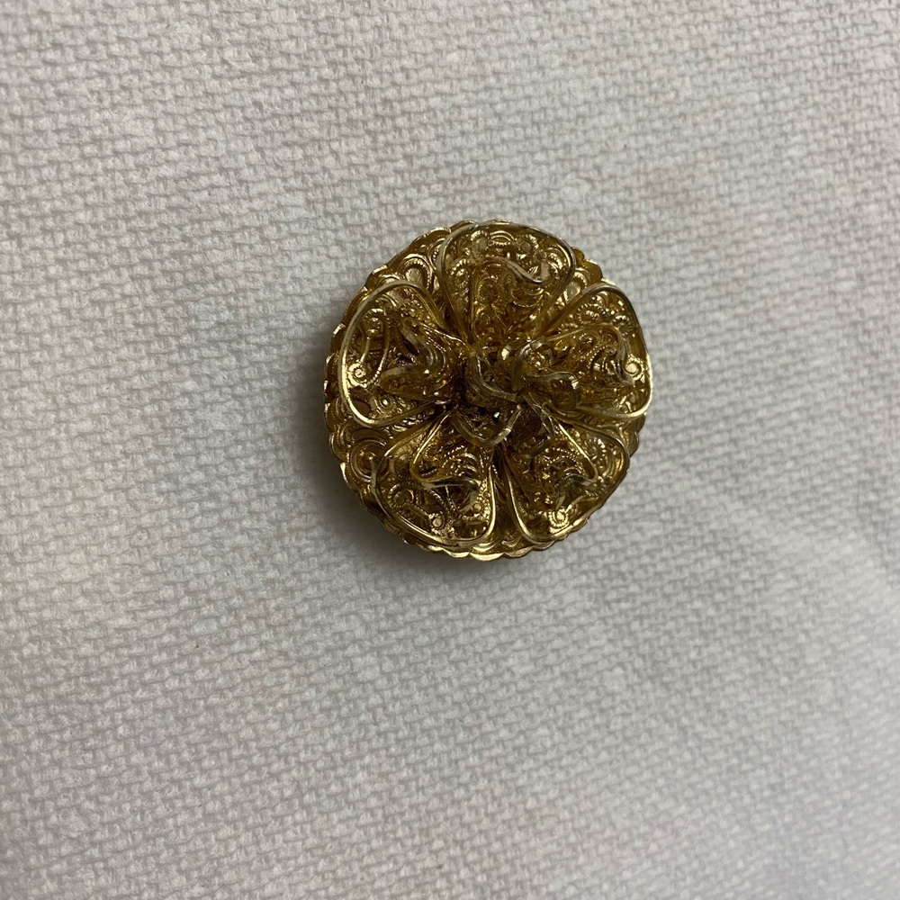 Gold Vintage Floral Brooch with Intricate Design